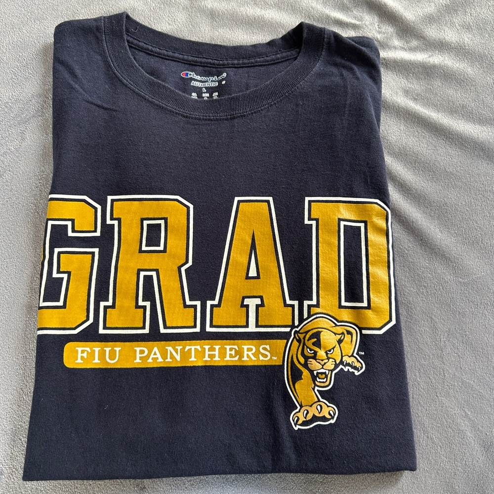 GRAD FIU Panthers" graphic t-shirt. Black short sleeves logo Sz large